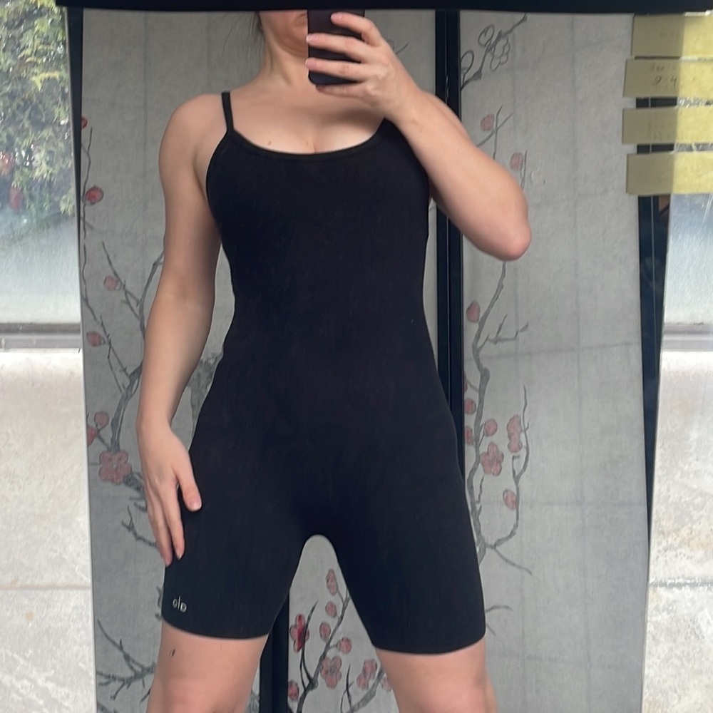 alo Yoga Seamless Ribbed Mellow Romper in Black used MRSP $141
